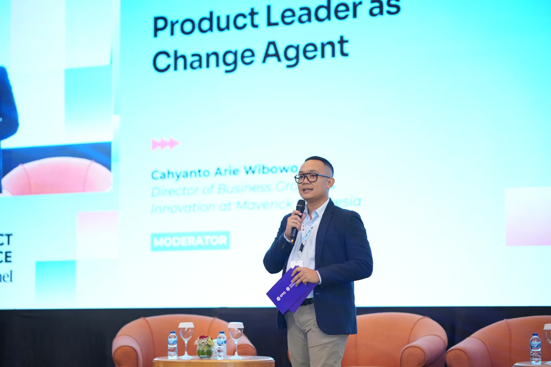 Cahyanto moderating in front of the Product Leader as Change Agent session screen.